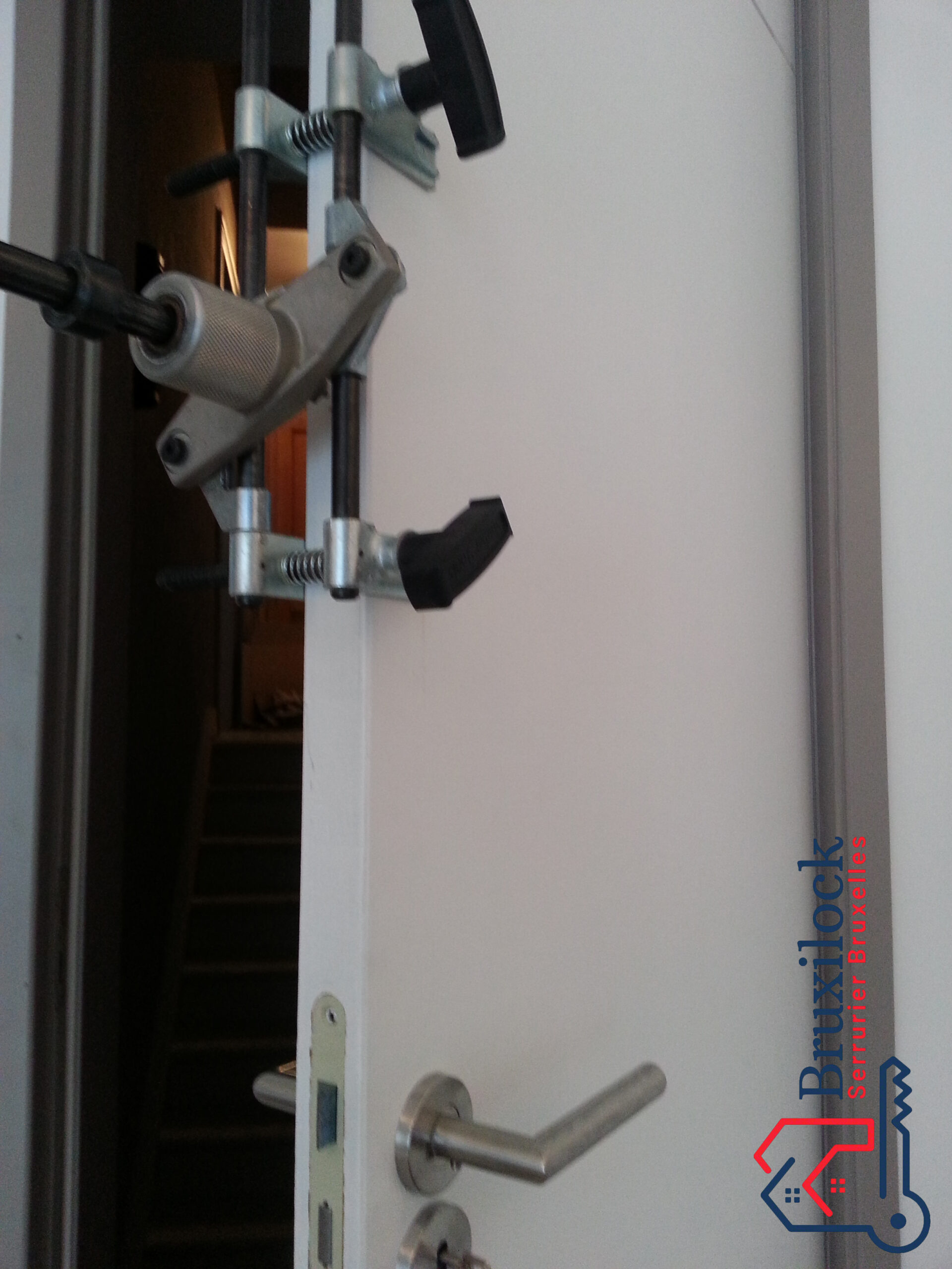 Door opening service in Brussels by Bruxilock Locksmith 1180 Brussels Uccle - La Bascule