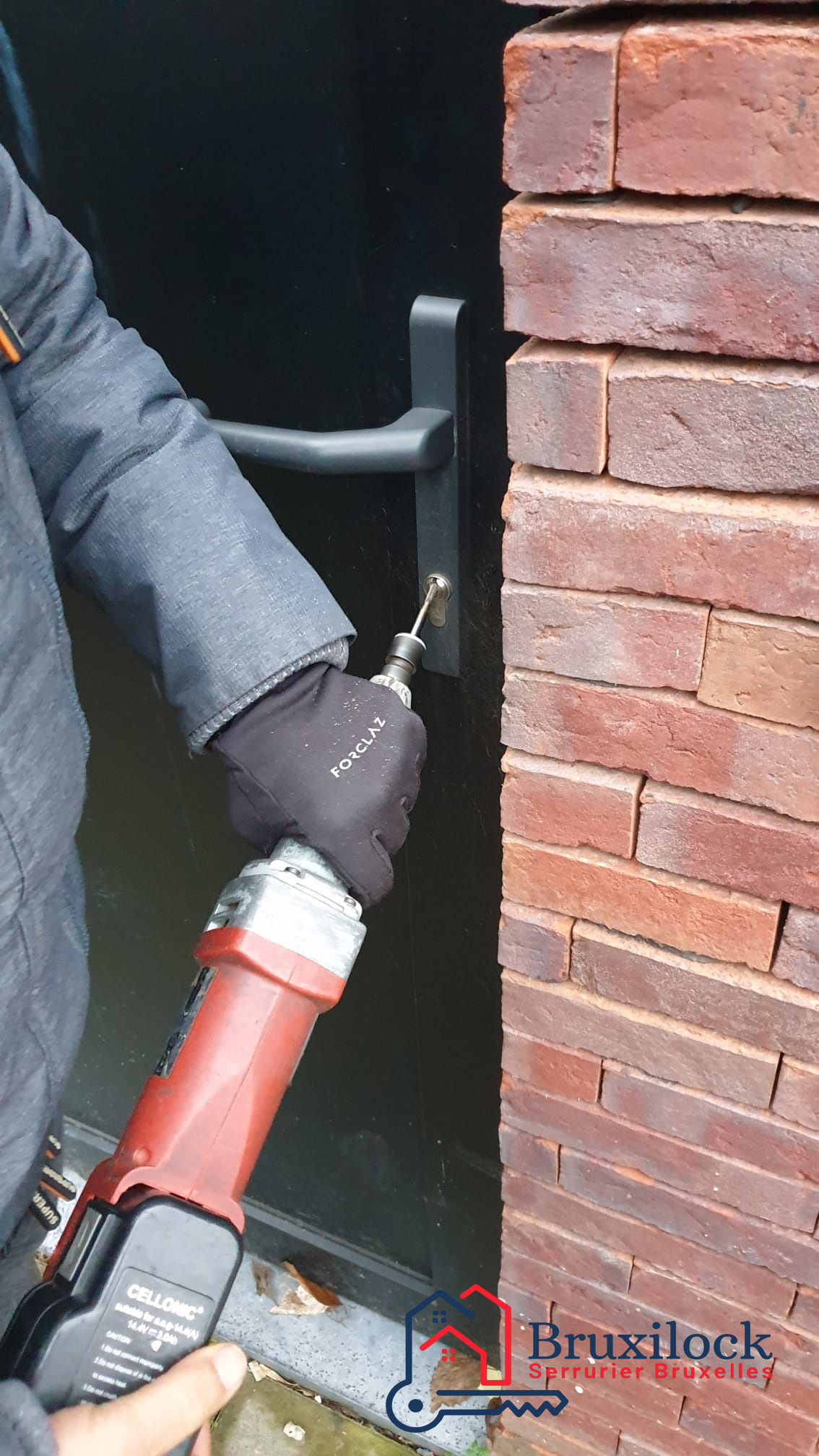 Door opening service in Brussels by Bruxilock Locksmith 1180 Brussels Uccle - La Bascule