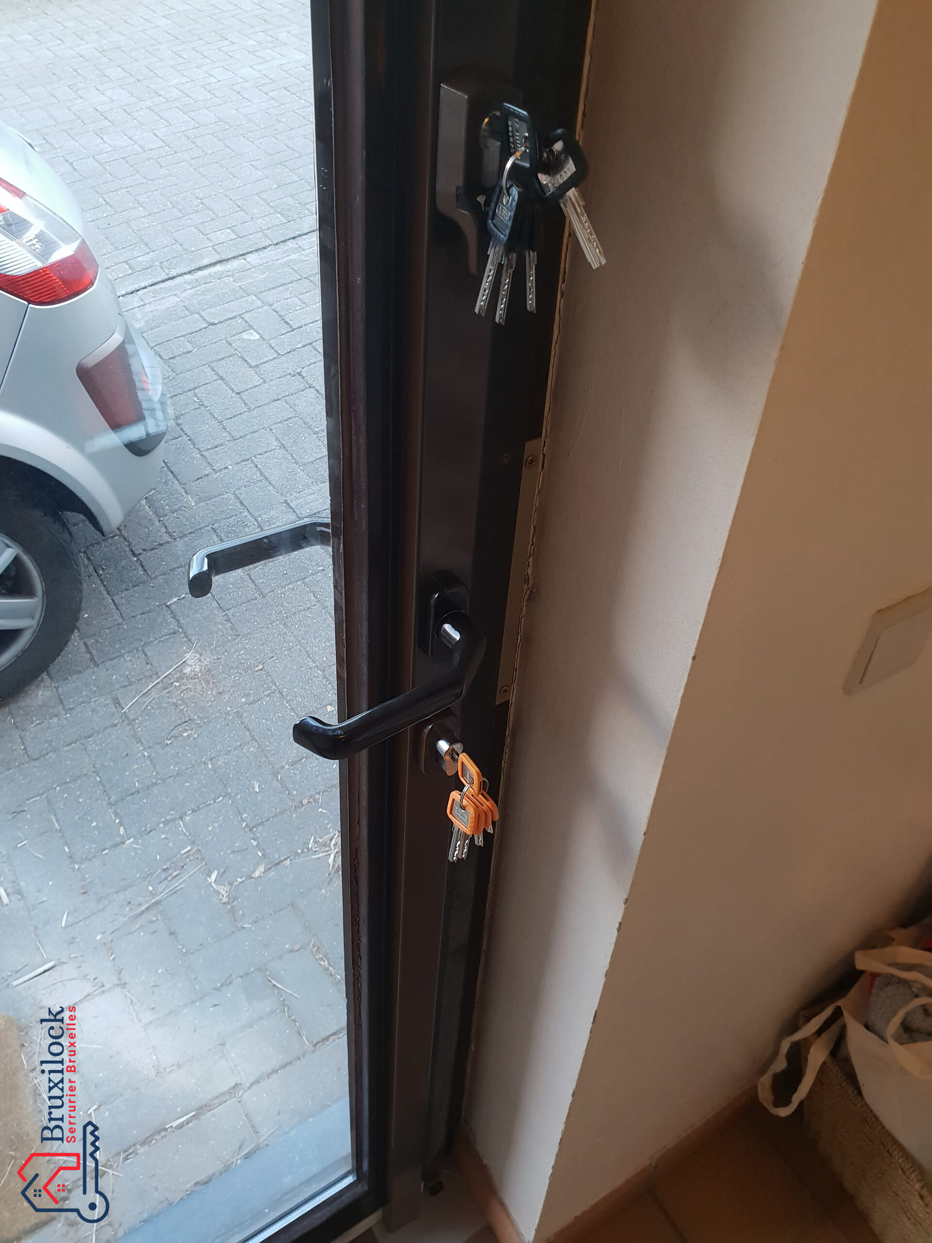 Door opening service in Brussels by Bruxilock Locksmith 1180 Brussels Uccle - La Bascule