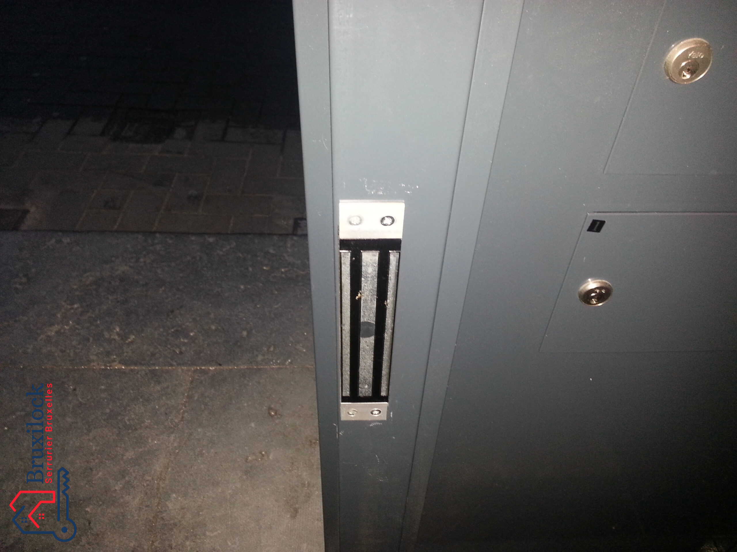 Door opening service in Brussels by Bruxilock Locksmith 1180 Brussels Uccle - La Bascule