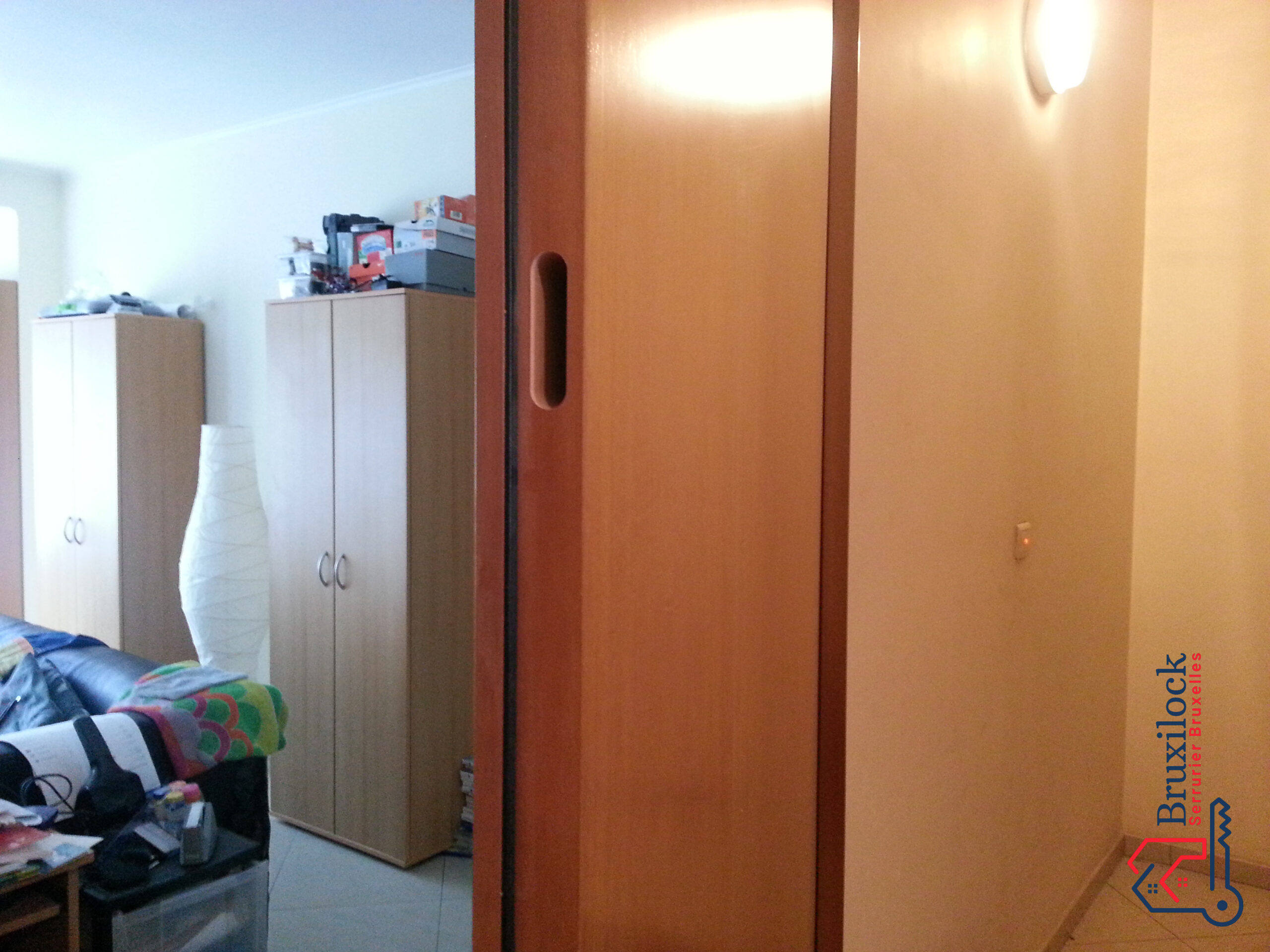 Door opening service in Brussels by Bruxilock Locksmith 1180 Brussels Uccle - La Bascule