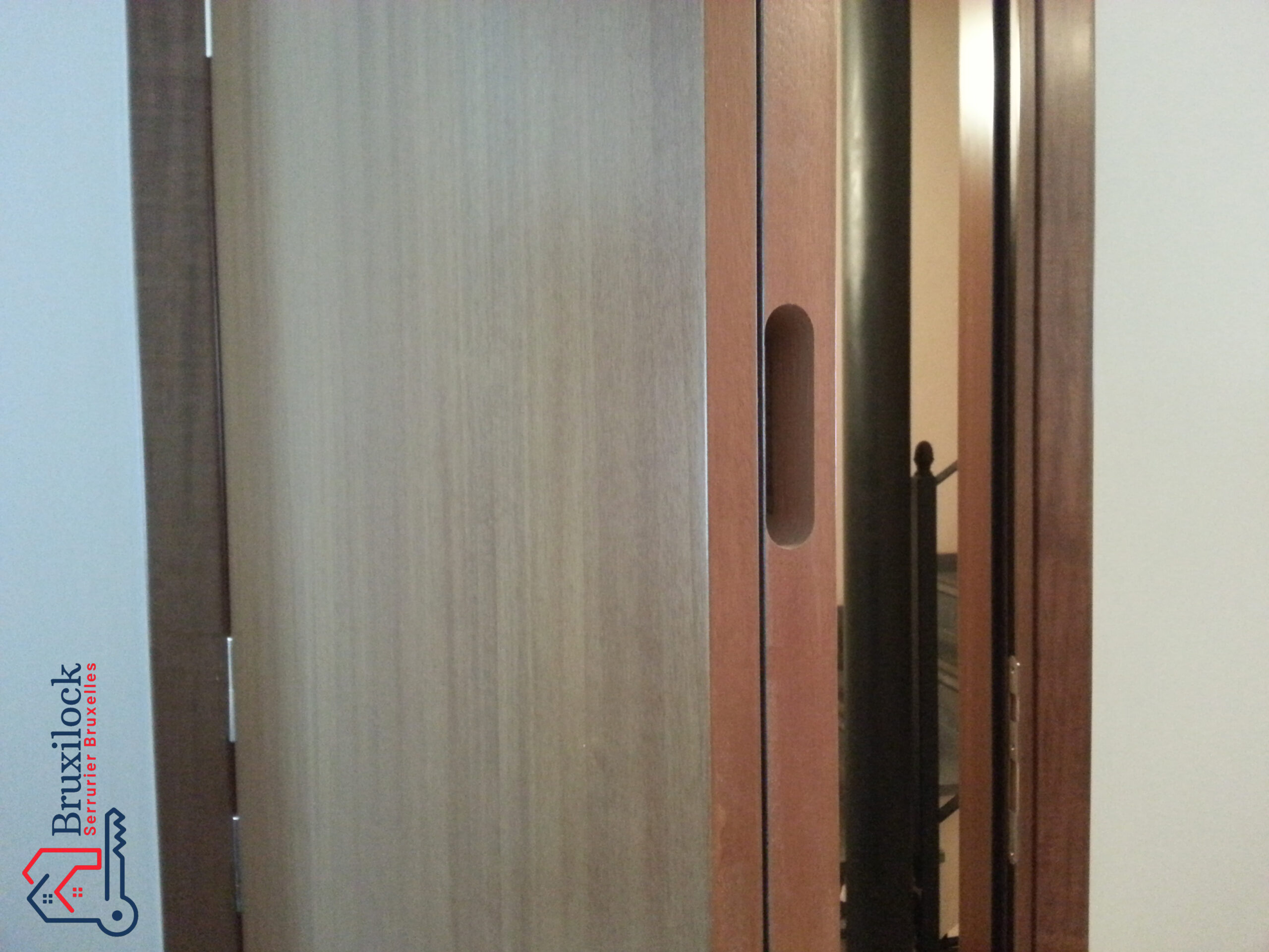 Door opening service in Brussels by Bruxilock Locksmith 1180 Brussels Uccle - La Bascule