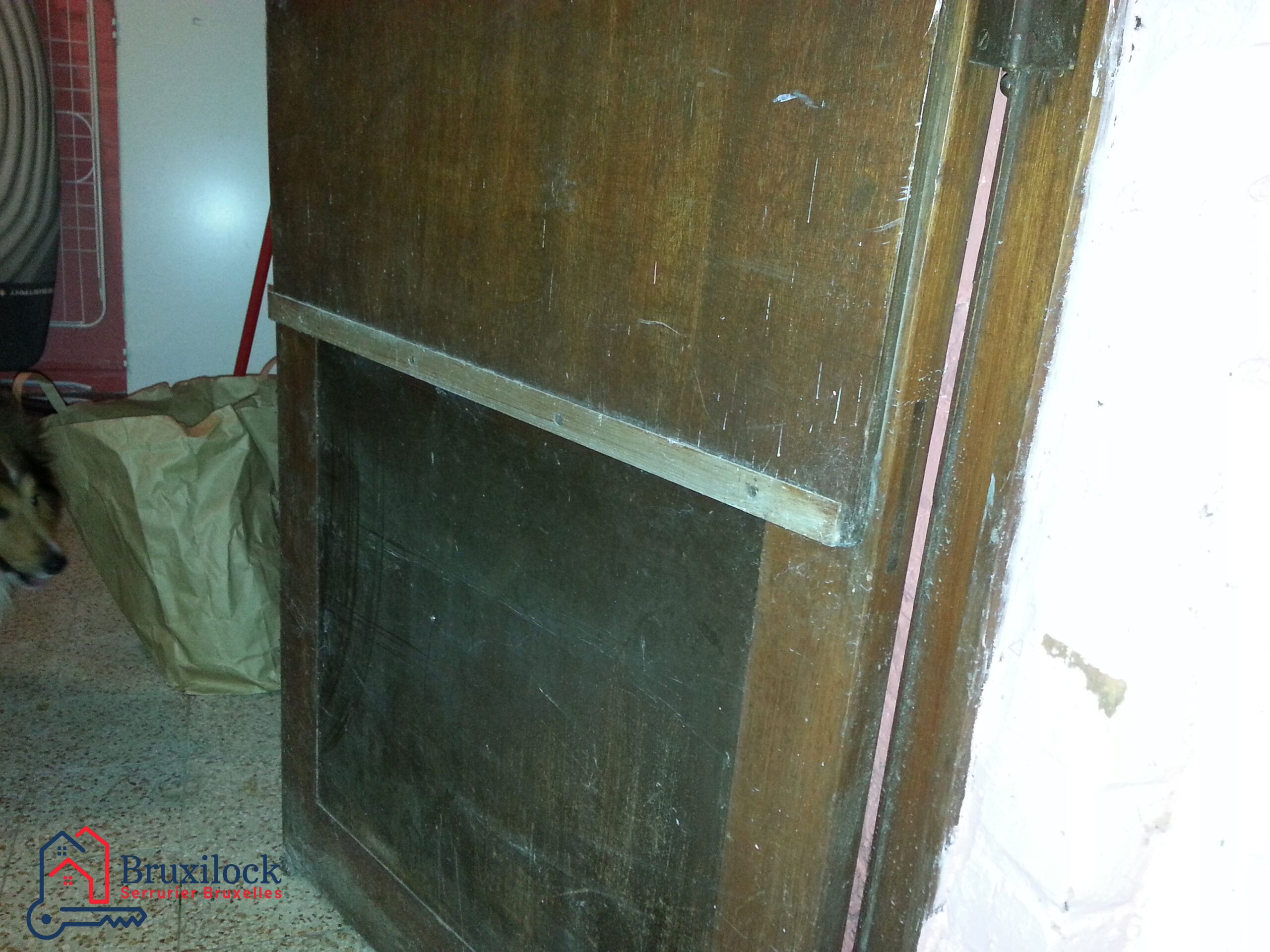 Door opening service in Brussels by Bruxilock Locksmith 1180 Brussels Uccle - La Bascule