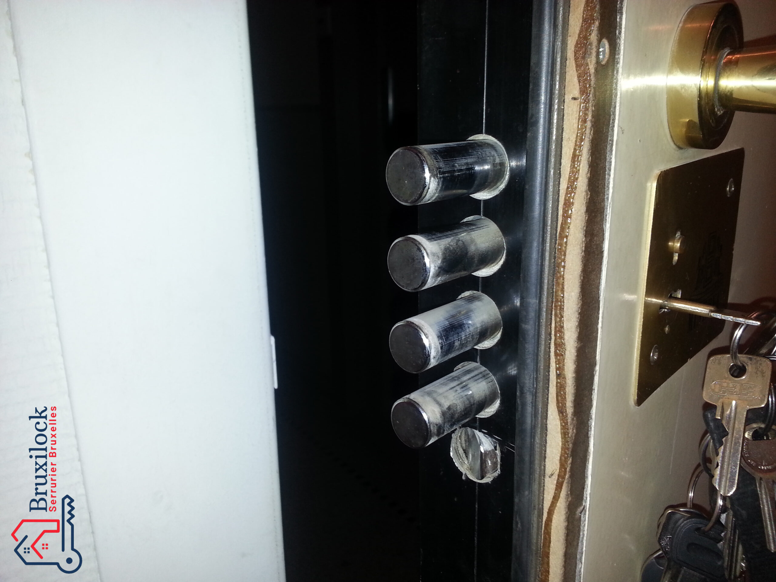 Door opening service in Brussels by Bruxilock Locksmith 1180 Brussels Uccle - La Bascule